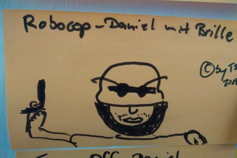 Robocop-Daniel mit Brille